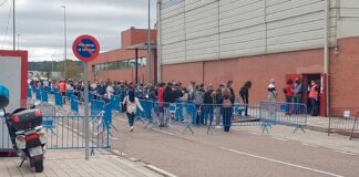 colas-en-campos-goticos-para-la-vacunacion-en-palencia-contra-el-covid