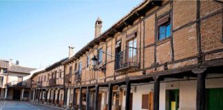 La Plaza Vieja de Saldaña conserva elementos de la arquitectura tradicional de la comarca