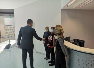 El consejero de Presidencia visita el centro cultural lecrac