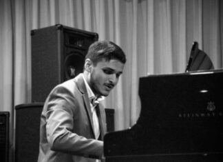 Iulian_lonut_abagiu pianista ciego