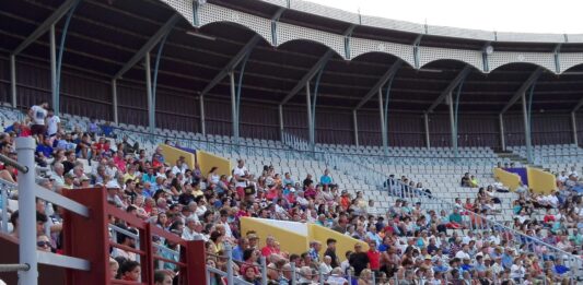 Plaza de Toros de Palencia durante la celebración de una novillada.