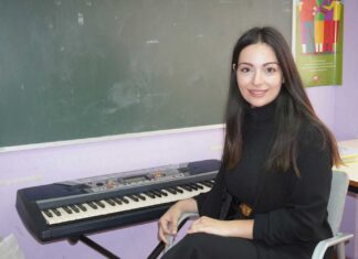 Sara Bureba cantante y trabajadora social de la Fundación Secretariado Gitano