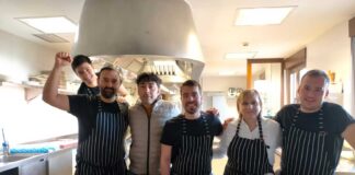 Roberto Espeso junto con el equipo de Restaurante Lera en Castroverde de Campos