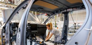 Fabricación del nuevo Renault Austral en la planta de Villamuriel de Cerrato, Palencia. Julio 202