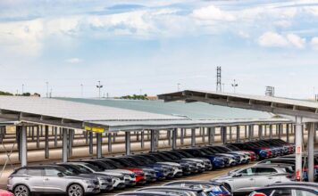 Fabricación del nuevo Renault Austral en la planta de Villamuriel de Cerrato, Palencia. Julio 202