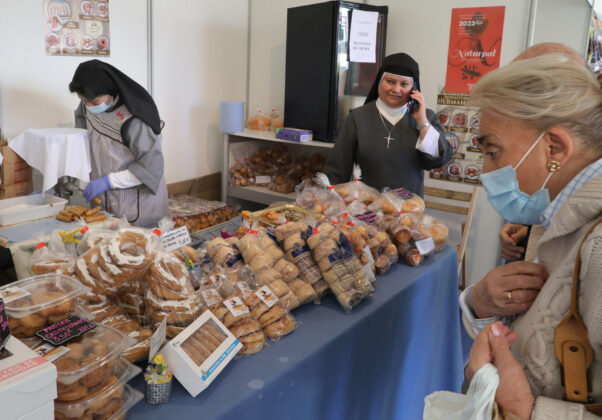 Muestra gastronómica Naturpal Una caseta de dulces de las monjas de Paredes de Nava(Palencia). / Brágimo (ICAL)