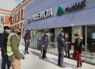 Castigados contra la pared de la estación de Palencia