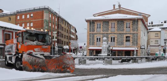 Castilla y León afronta un lunes festivo con aviso rojo por nevadas de hasta 40 centímetros en la montaña leonesa y palentina