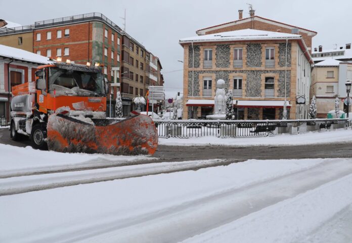 Castilla y León afronta un lunes festivo con aviso rojo por nevadas de hasta 40 centímetros en la montaña leonesa y palentina