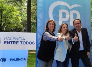 Brágimo / ICAL . Acto de cierre de campaña con la secretaria general del PP, Cuca Gamarra, en la capital palentina, junto a la presidenta provincial del partido, Ángeles Armisén; y apoyando al candidato a la Alcaldía,Alfonso Polanco