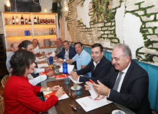 Reunión del jurado calificador que otorgará los premios correspondientes al Trofeo Cámara Oficial de Comercio, Industria y Servicios de Palencia 2023. Una vez que el Jurado haya comunicado el fallo, se comunicarán los galardonados