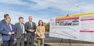 La consejera de Movilidad y Transformación Digital, María González Corral; acompañada por el alcalde de Segovia, José Mazarías; el vicepresidente de las Cortes, Francisco Vázquez; y el delegado territorial, Josñe Luis Sanz Merino; visita las obras que se han llevado a cabo en las carreteras CL-605 y CL-607