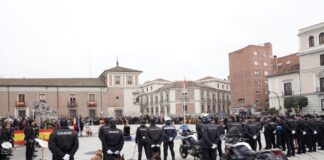 Izado de bandera por el 200 aniversario de la Policía Nacional en Valladolid