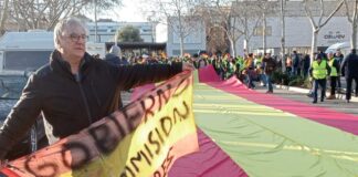 Agricultores concentrados frente a la feria de muestras de Valladolid