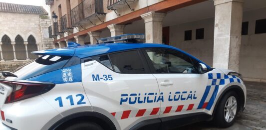 Un vehículo de la Policía Local de Palencia. Óscar Herrero