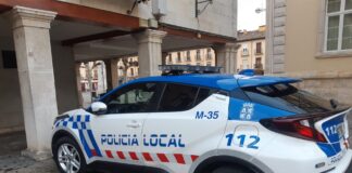 Un vehículo de la Policía Local de Palencia. / Óscar Herrero