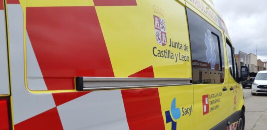 Una ambulancia de las que prestan servicio en Palencia. / Óscar Herrero