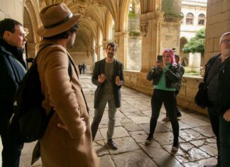 Influencers visitan San Zoilo en la Jornada Sitios Cluniacenses en Carrión de los Condes. Colaboración musical entre Madgalia Medieval y Miguel Abad. Foto: Victor Hugo Martín Caballero (Visual Crea)