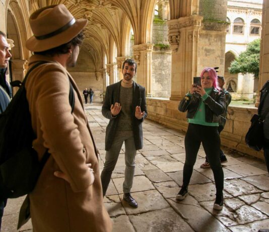 Influencers visitan San Zoilo en la Jornada Sitios Cluniacenses en Carrión de los Condes. Colaboración musical entre Madgalia Medieval y Miguel Abad. Foto: Victor Hugo Martín Caballero (Visual Crea)