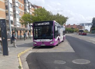 Un autobús urbano de la línea 1 que une el Campus con el Barrio de San Antonio. Óscar Herrero