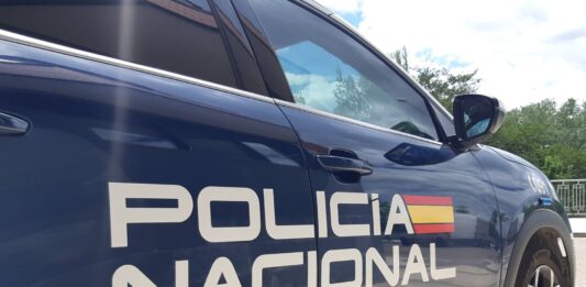 Imagen de un vehículo del Cuerpo Nacional de Policía en Palencia. / Óscar Herrero