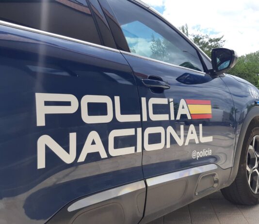 Imagen de un vehículo del Cuerpo Nacional de Policía en Palencia. / Óscar Herrero