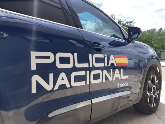 Imagen de un vehículo del Cuerpo Nacional de Policía en Palencia. / Óscar Herrero