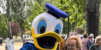 Fin de curso de las aulas de mayores... ¡Y entrevistamos al Pato Donald!