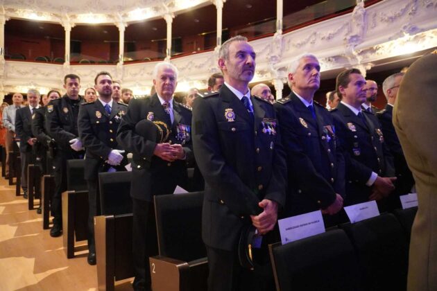 Entrega de la Medalla de Oro de la Ciudad de Palencia a la Policía Nacional