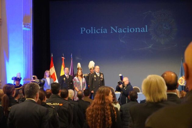 Entrega de la Medalla de Oro de la Ciudad de Palencia a la Policía Nacional