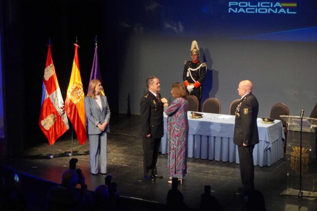 Entrega de la Medalla de Oro de la Ciudad de Palencia a la Policía Nacional