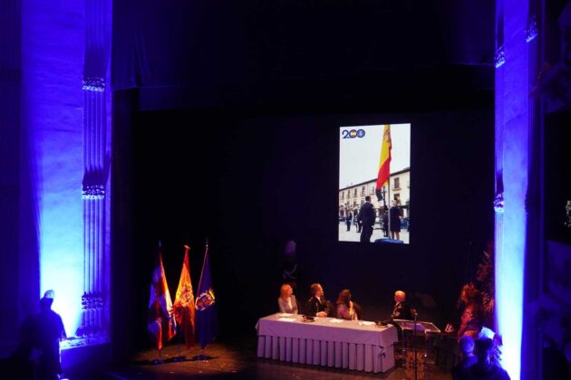 Entrega de la Medalla de Oro de la Ciudad de Palencia a la Policía Nacional