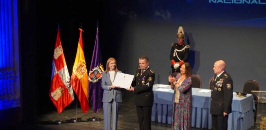 Entrega de la Medalla de Oro de la Ciudad de Palencia a la Policía Nacional