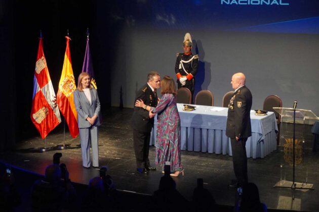 Entrega de la Medalla de Oro de la Ciudad de Palencia a la Policía Nacional