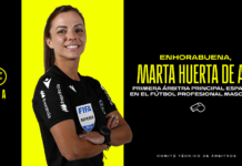 Marta Huerta de Aza, primera árbitra principal española en el fútbol profesional masculino