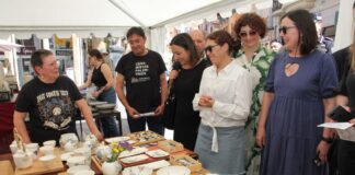 Miriam Andrés inaugurando la Feria de la Cerámica en la Feria Chica 2024