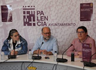 Carlos Hernández, delegado del área Patrimonio y Conservación; Leire Montero, delegada de servicio Gestión Documental y Archivo; Agustín Sánchez, Archivero Municipal.