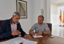Firma del convenio entre el Ayuntamiento de Guardo y Deporcyl Guardo FS