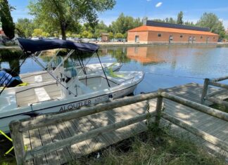 Barcas turísticas en la Dársena del Canal 2024