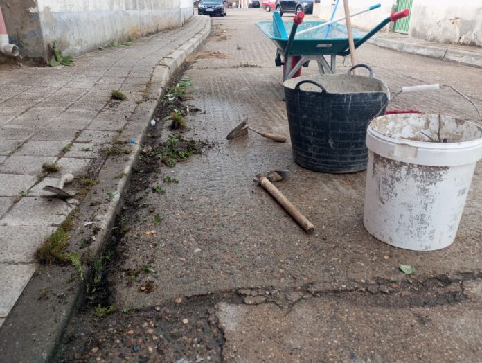 Buenavista de la Valdavia. Los vecinos recogen y arreglan sus calles ante la dejadez del ayuntamiento