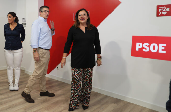 Brágimo - El secretario general del PSOECyL, Luis Tudanca; el portavoz del Grupo Socialista en el Congreso de los Diputados, Patxi López; y la alcaldesa de Palencia y secretaria general del PSOE de Palencia, Miriam Andrés, inauguran la nueva sede del PSOE de Palencia