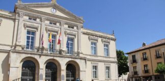 Minuto de silencio en el Ayuntamiento de Palencia