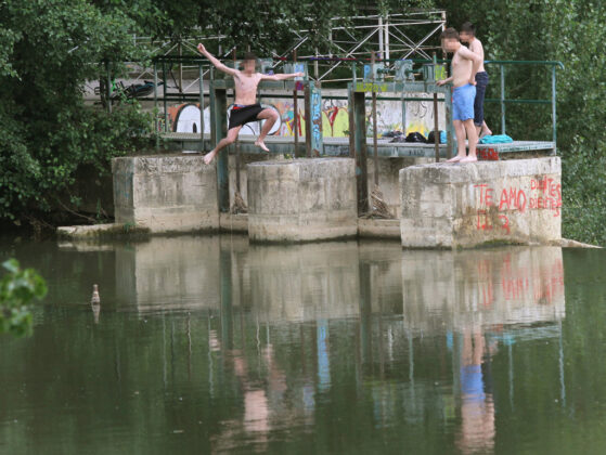 Jóvenes en el Río Carrión