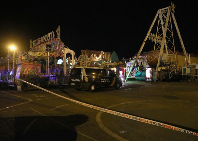 Ambulancias y policía nacional en recinto ferial de Palencia en la pasada noche. / Brágimo (ICAL)