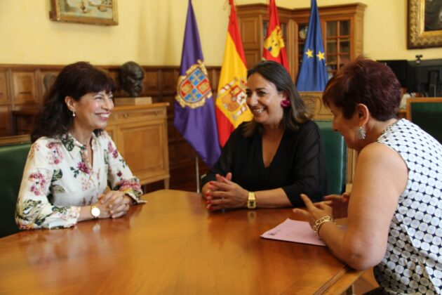 Ana Redondo en el Ayuntamiento de Palencia