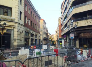 Calle Don Sancho en obras por la semipeatonalización del centro de Palencia