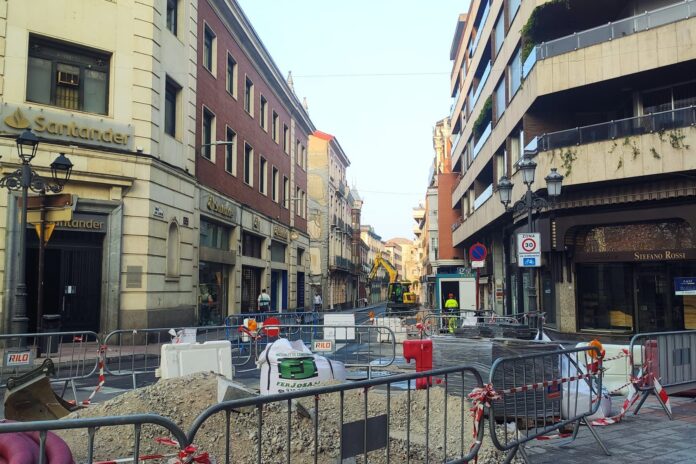 Calle Don Sancho en obras por la semipeatonalización del centro de Palencia