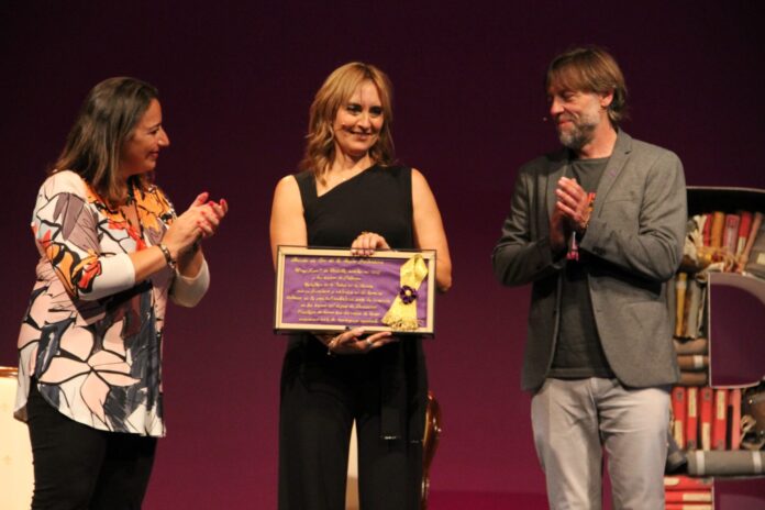 Eva Villaver junto a Miriam Andrés y Francisco Fernández