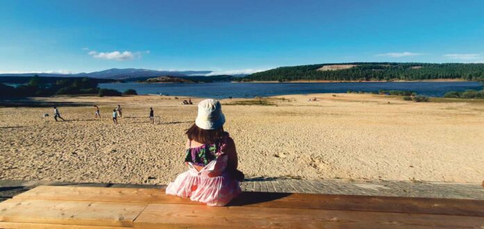 Playa del embalse de Aguilar de Campoo - Naide Nóbrega