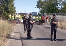 Policía junto a la manifestación de los trabajadores del CTR